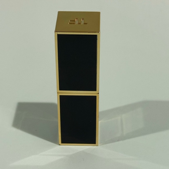 Tom Ford Red Lipstick Luxurious Satin Finish - Picture 2 of 3